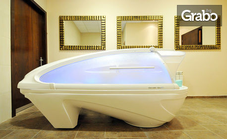 Релакс в Златни пясъци: SPA ден с достъп до сауна, парна баня, външен и вътрешен басейн, с чаша шампанско, паркинг и с възможност за обяд